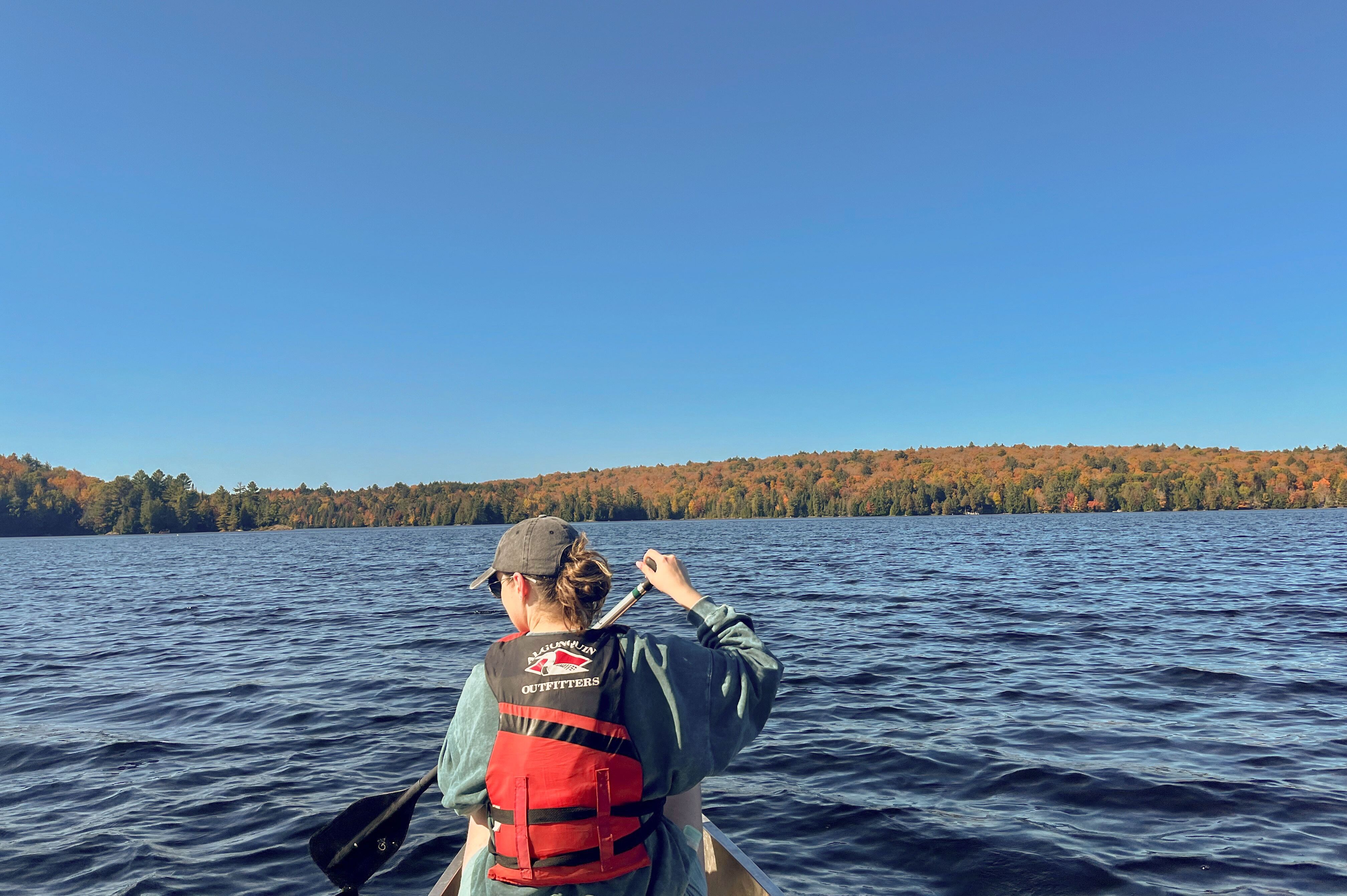 Vanessa unterwegs auf dem Canoe Lake in Toronto Vanessa unterwegs auf dem Canoe Lake in Toronto