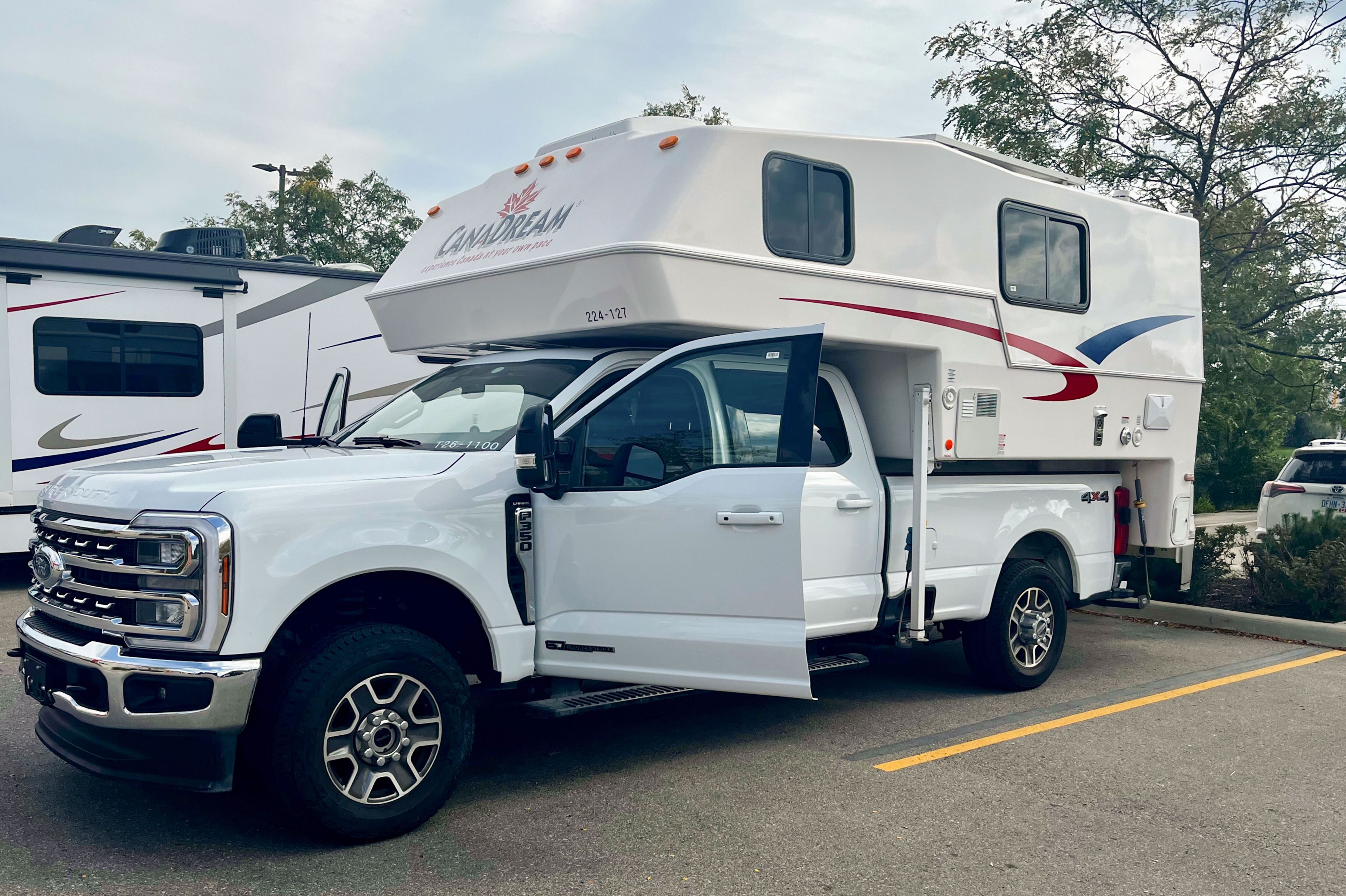 Mit dem Truck Camper von CanaDream durch Toronto Mit dem Truck Camper von CanaDream durch Toronto