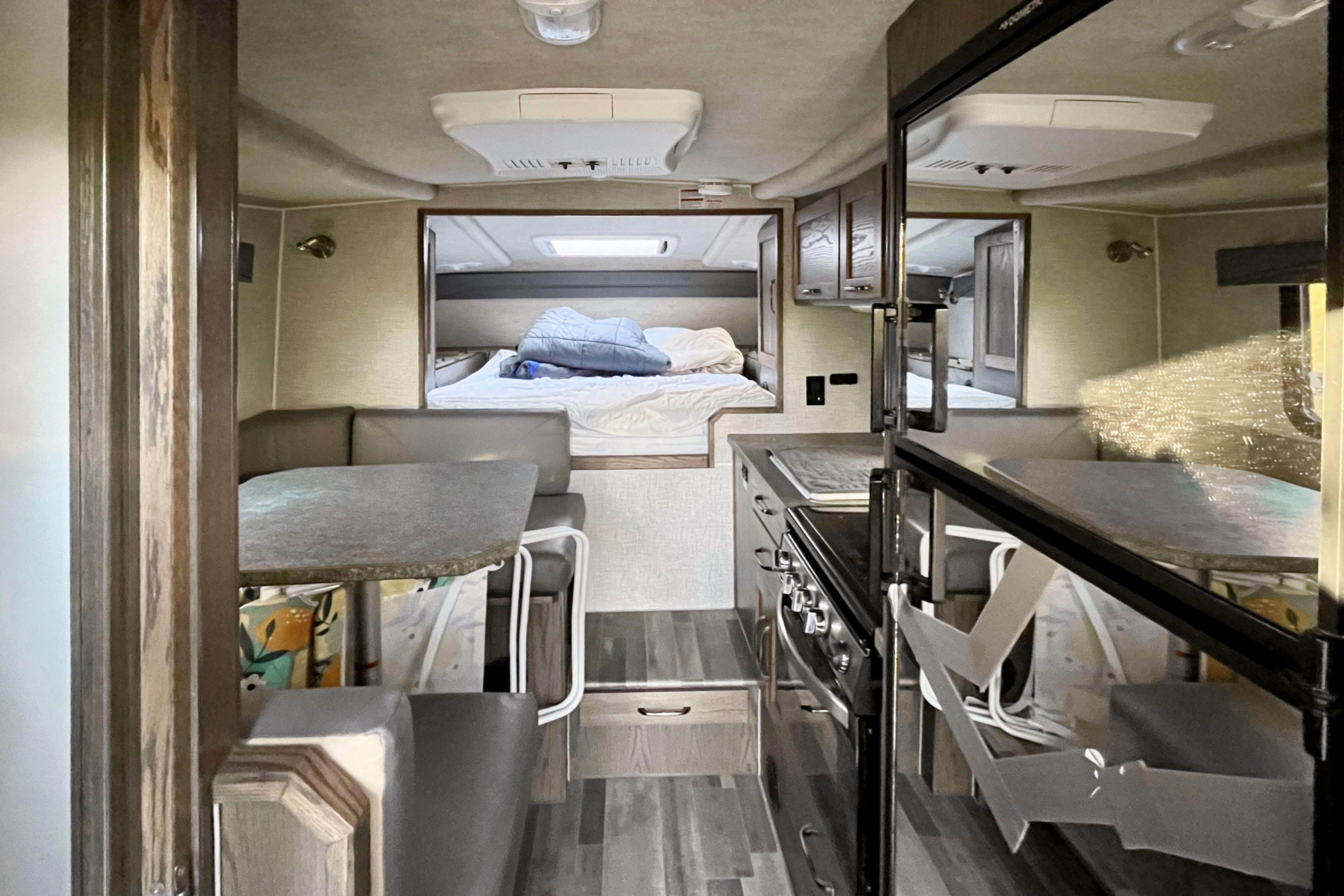 Truck Camper von CanaDream von innen Truck Camper von CanaDream von innen