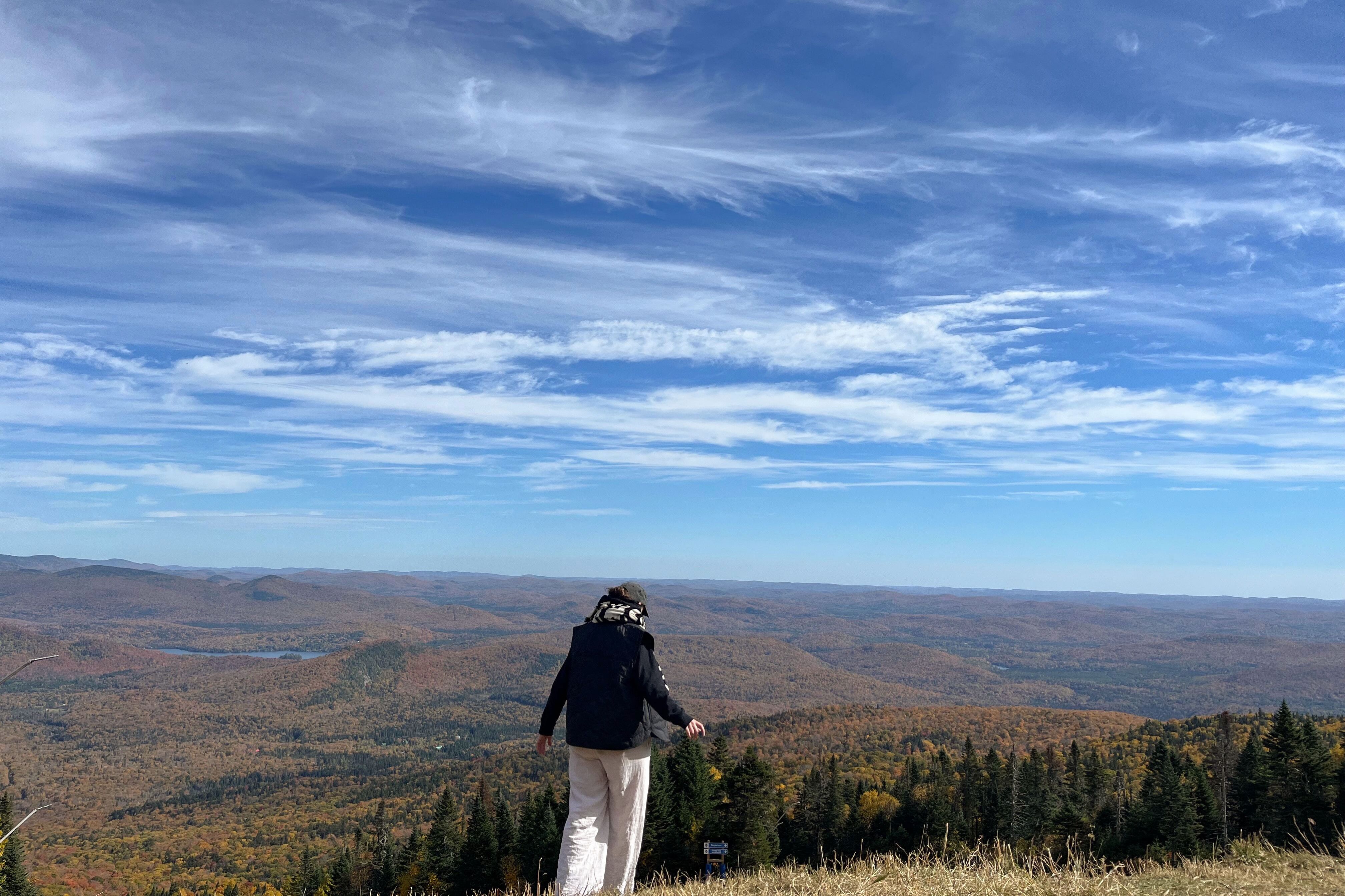 Vanessa auf Wanderung auf dem Wanderweg Grand Brûlé in Mont-Tremblant Vanessa auf Wanderung auf dem Wanderweg Grand Brûlé in Mont-Tremblant