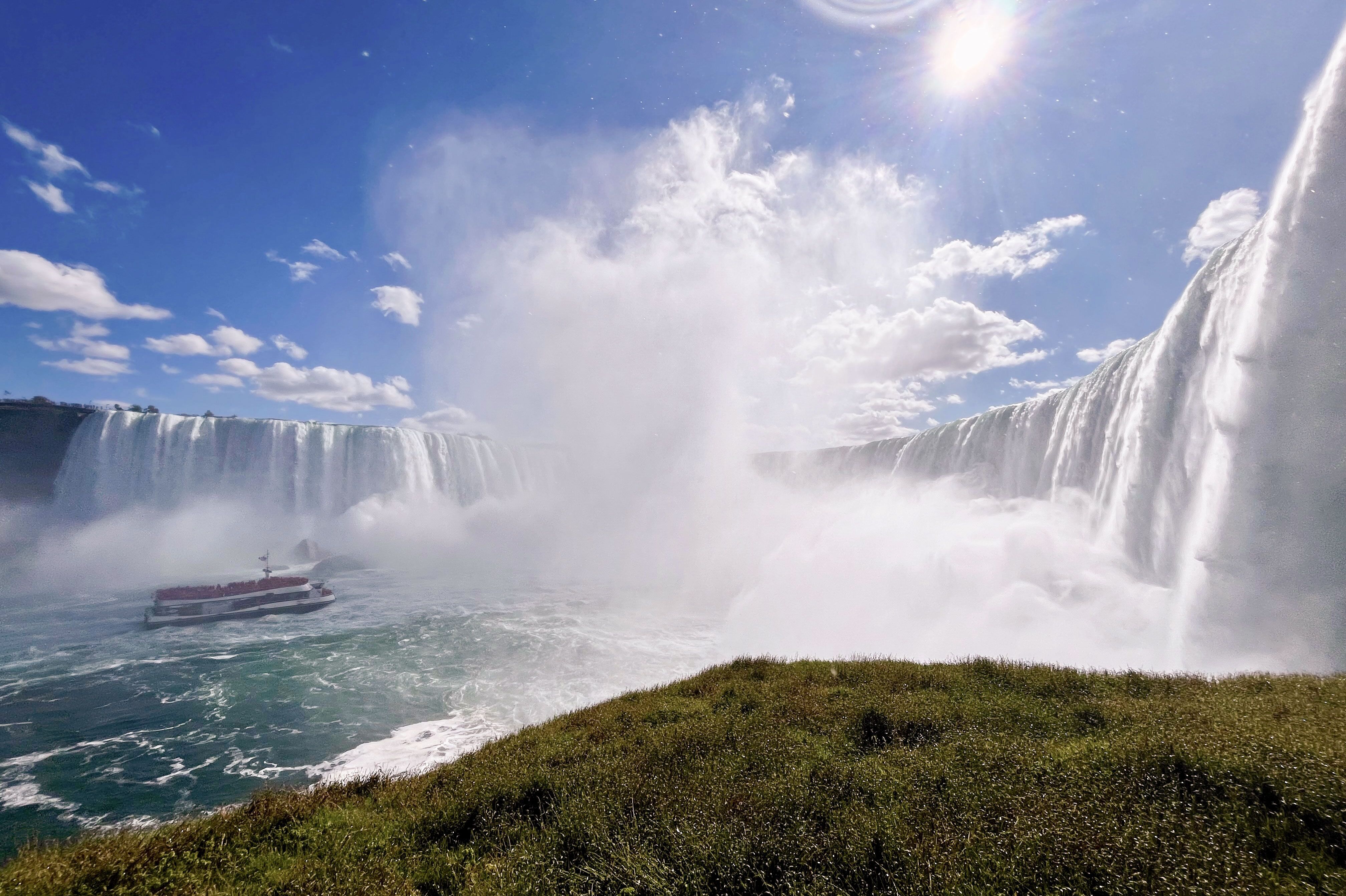 Atemberaubende Wasserfälle in Niagara Falls in Ontario Atemberaubende Wasserfälle in Niagara Falls in Ontario
