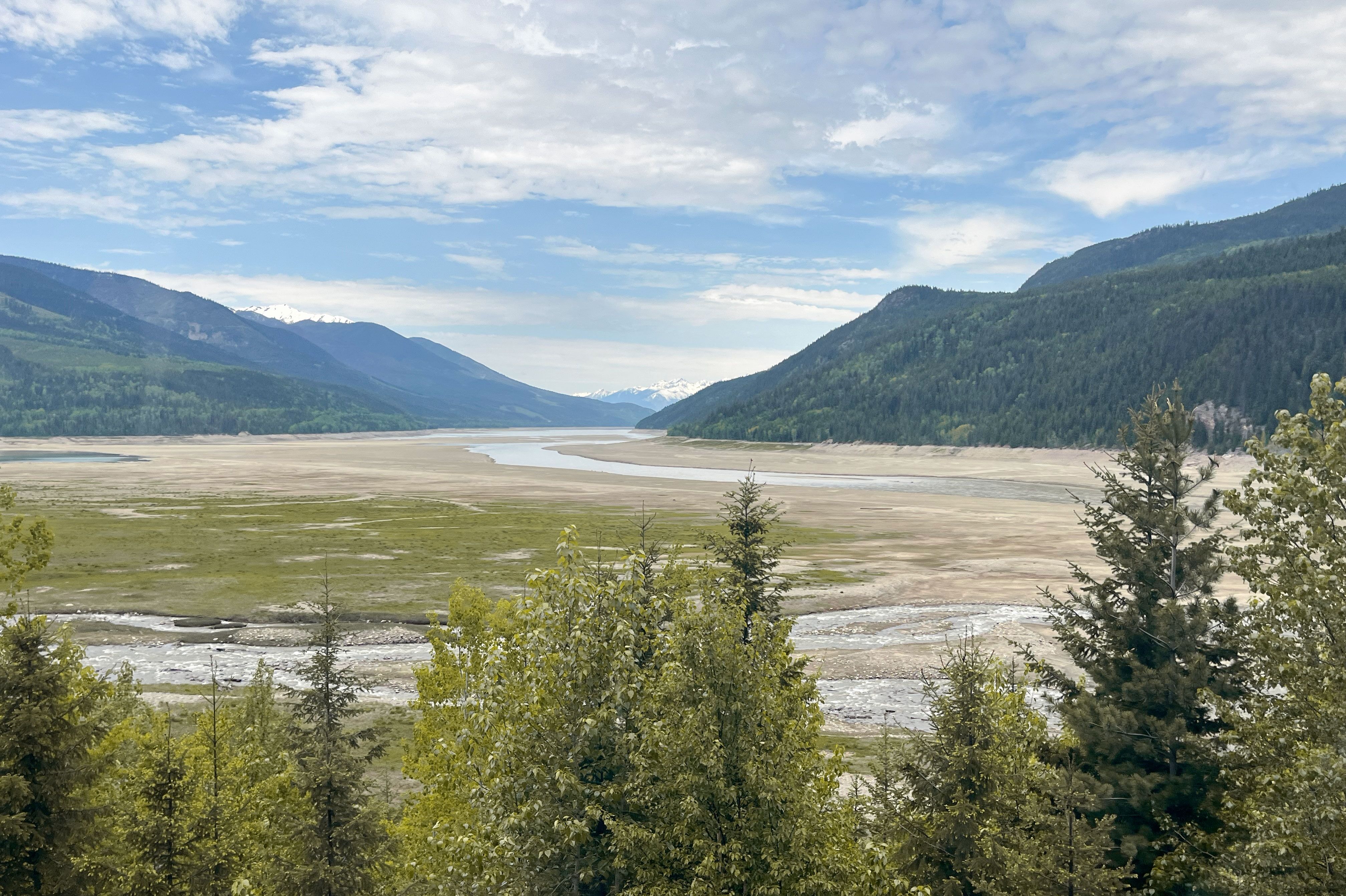 Aussicht aus dem Rocky Mountaineer auf der Fahrt von Banff nach Vancouver Aussicht aus dem Rocky Mountaineer auf der Fahrt von Banff nach Vancouver