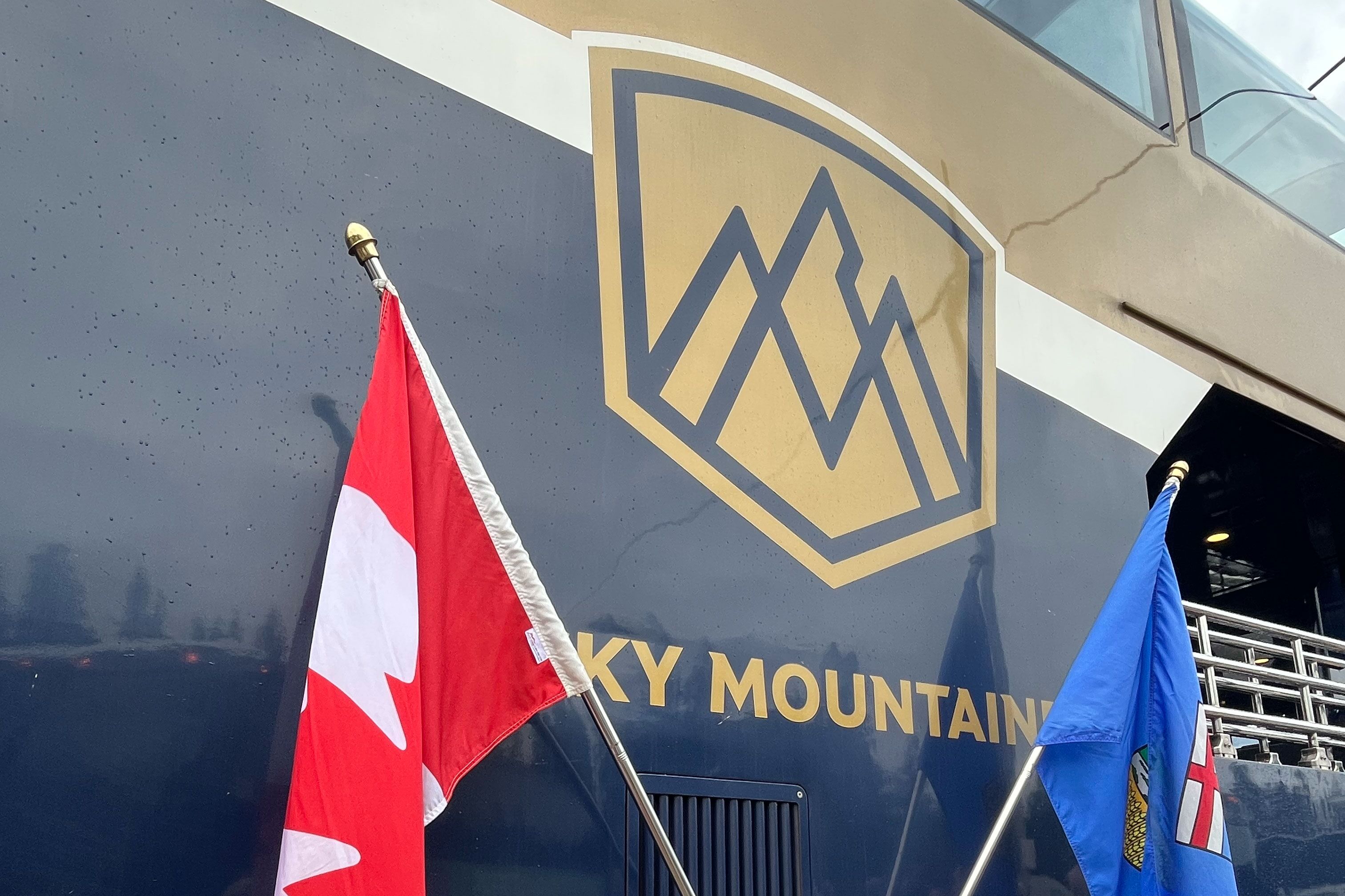 Fahnen am Rocky Mountaineer Fahnen am Rocky Mountaineer