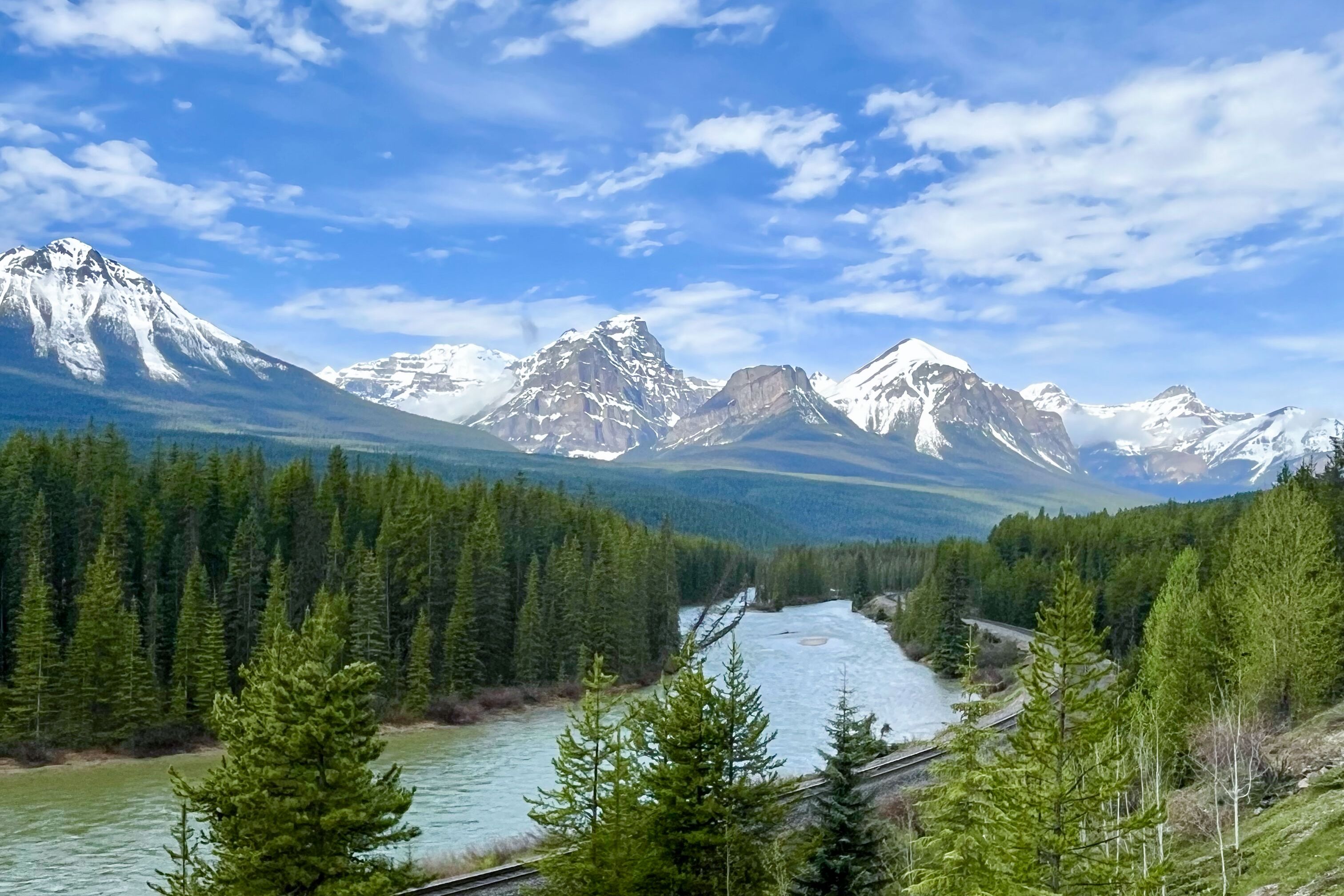 Schöne Landschaft am Morants Curve in Banff Schöne Landschaft am Morants Curve in Banff