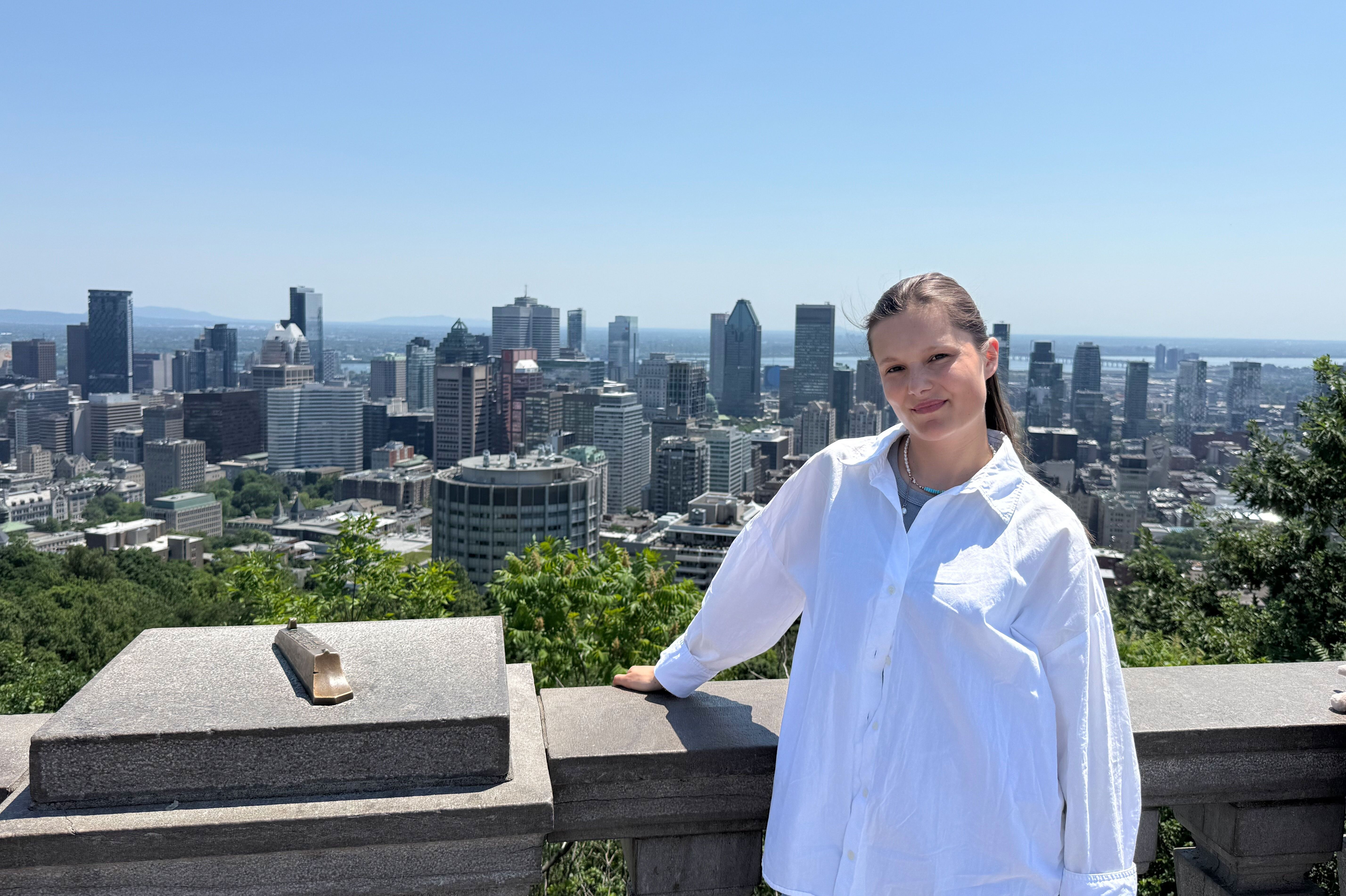 Katharina genießt den Ausblick vom Mont Royal in Montreal