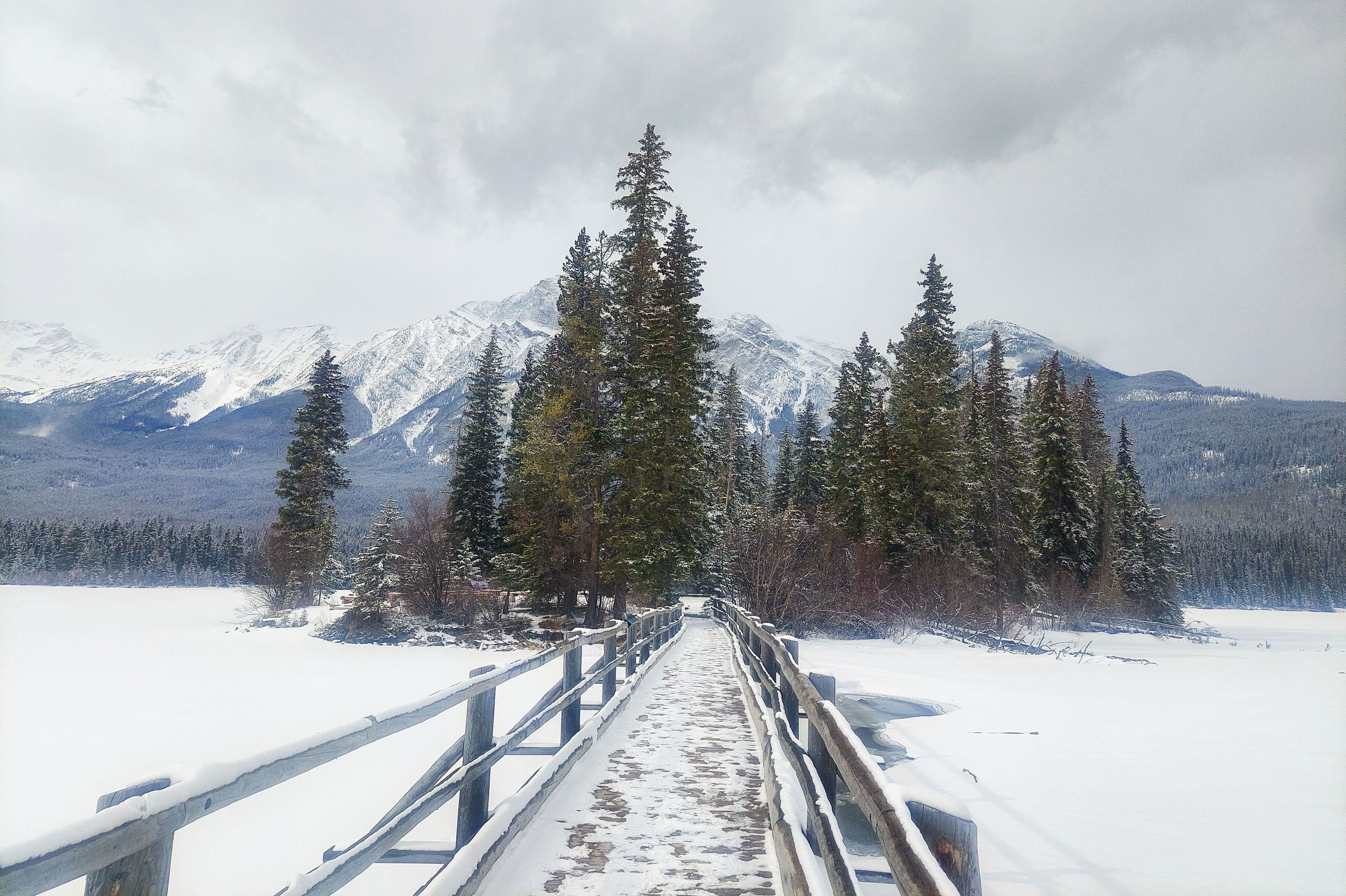 Insel Pyramid Island am Pyramid Lake im Jasper-Nationalpark