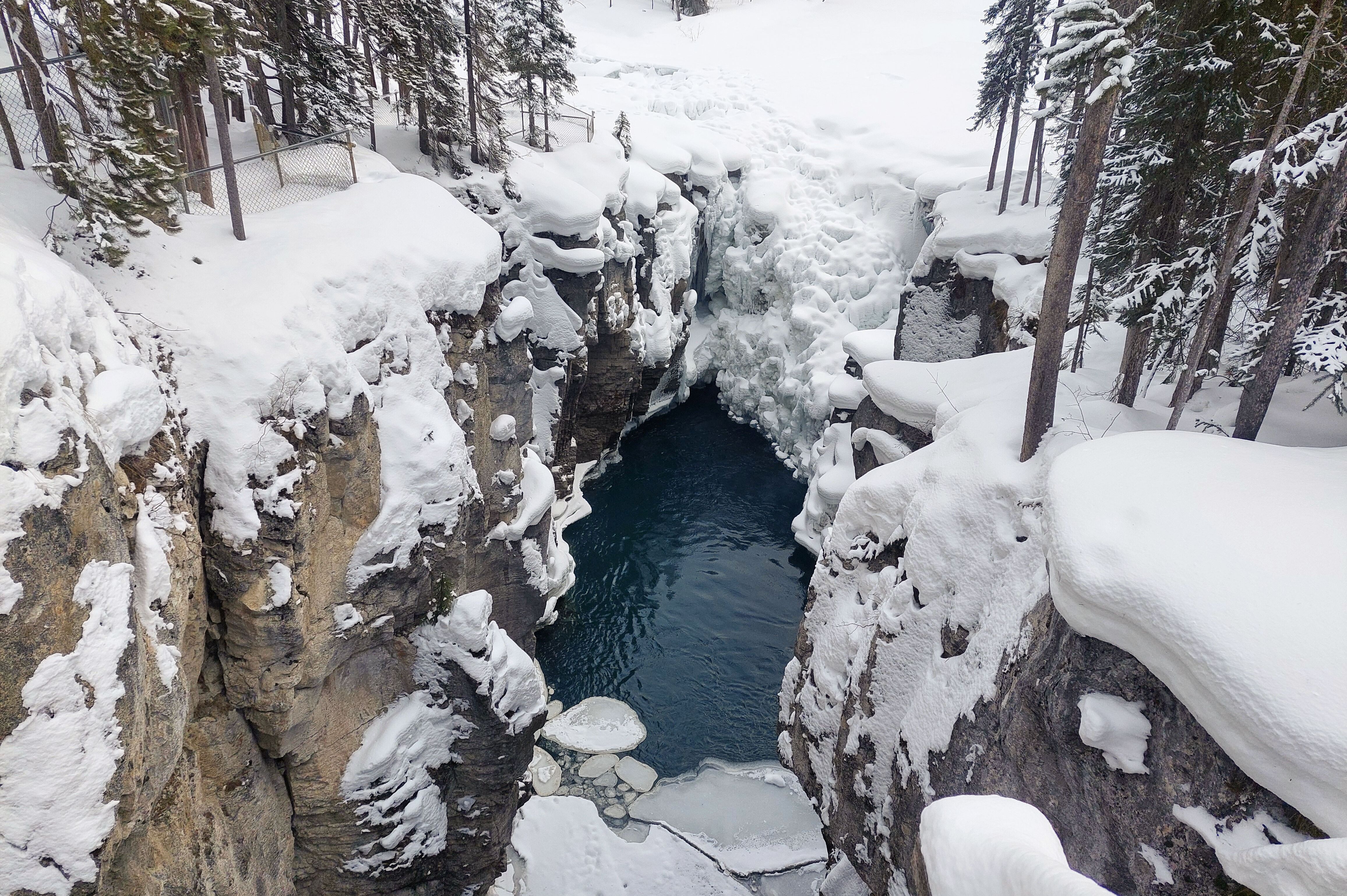 Einzigartige Sunwapta Falls im Jasper-Nationalpark in Alberta
