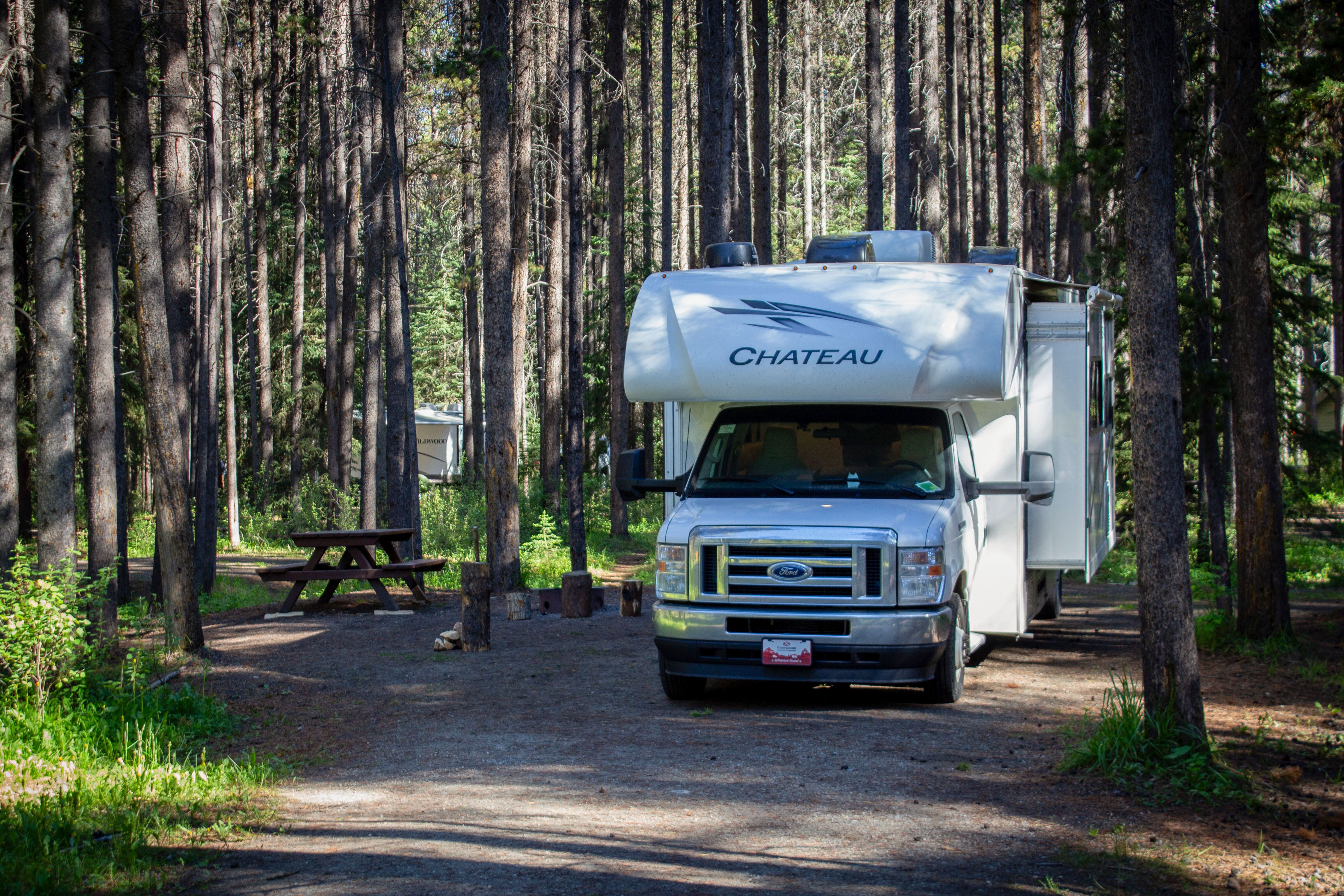 Mit dem C Large Wohnmobil auf dem Johnston Canyon Campground rasten