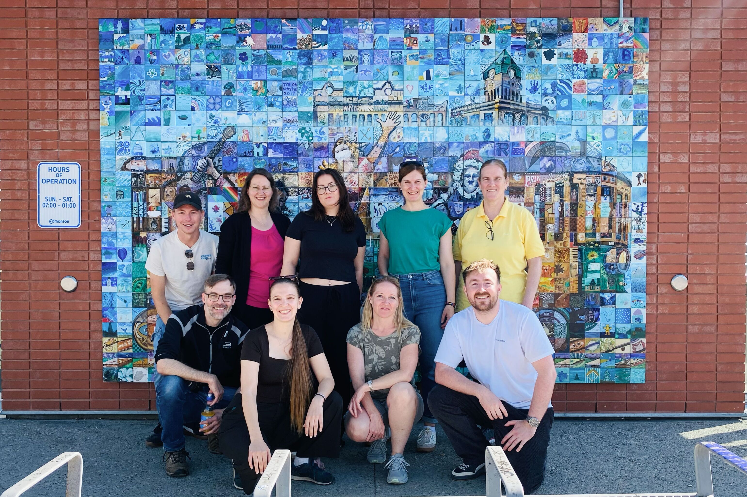 CANUSA Fam Gruppe in Old Strathcona in Edmonton