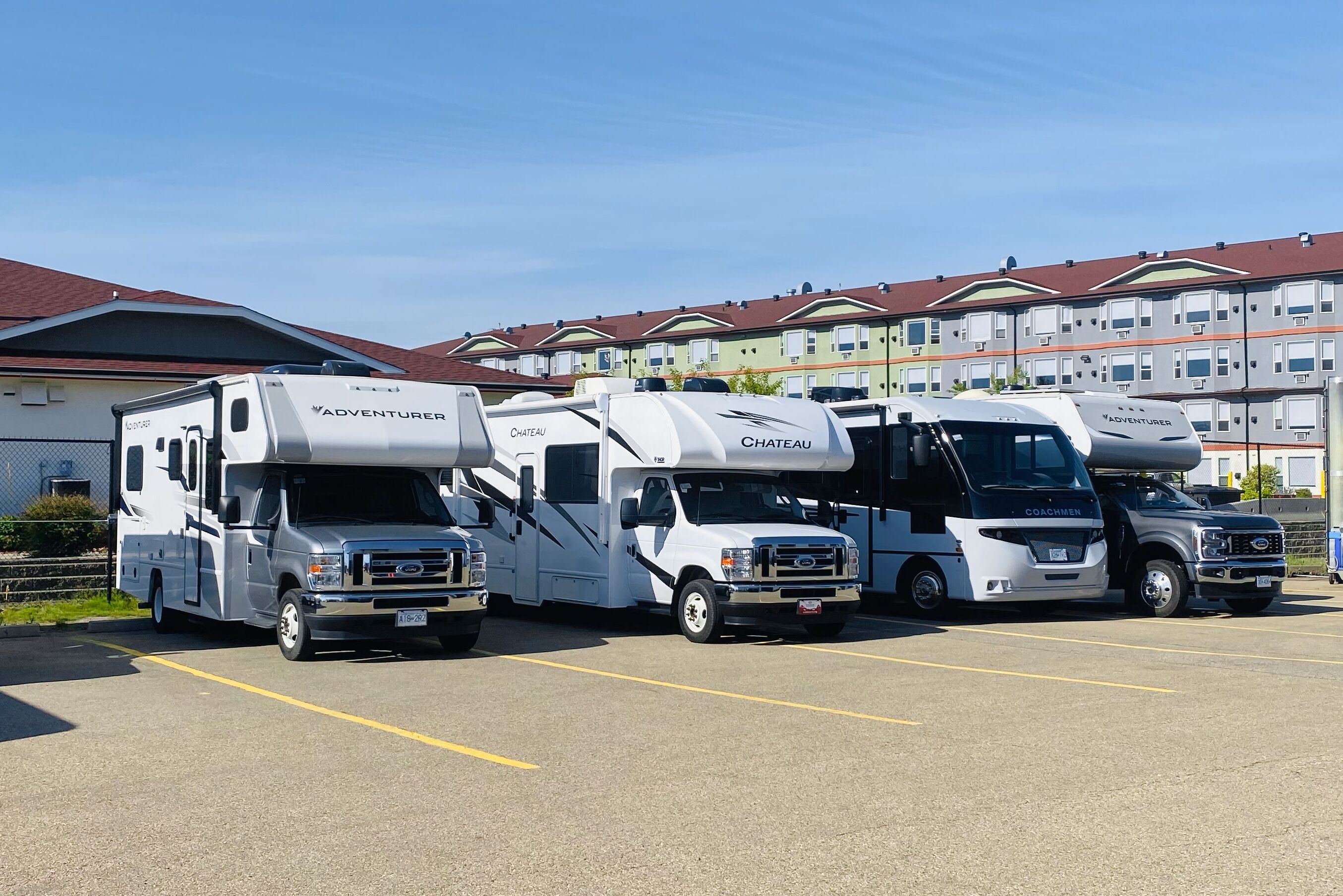 Fraserway Station in Edmonton mit allen 4 Wohnmobil Modellen