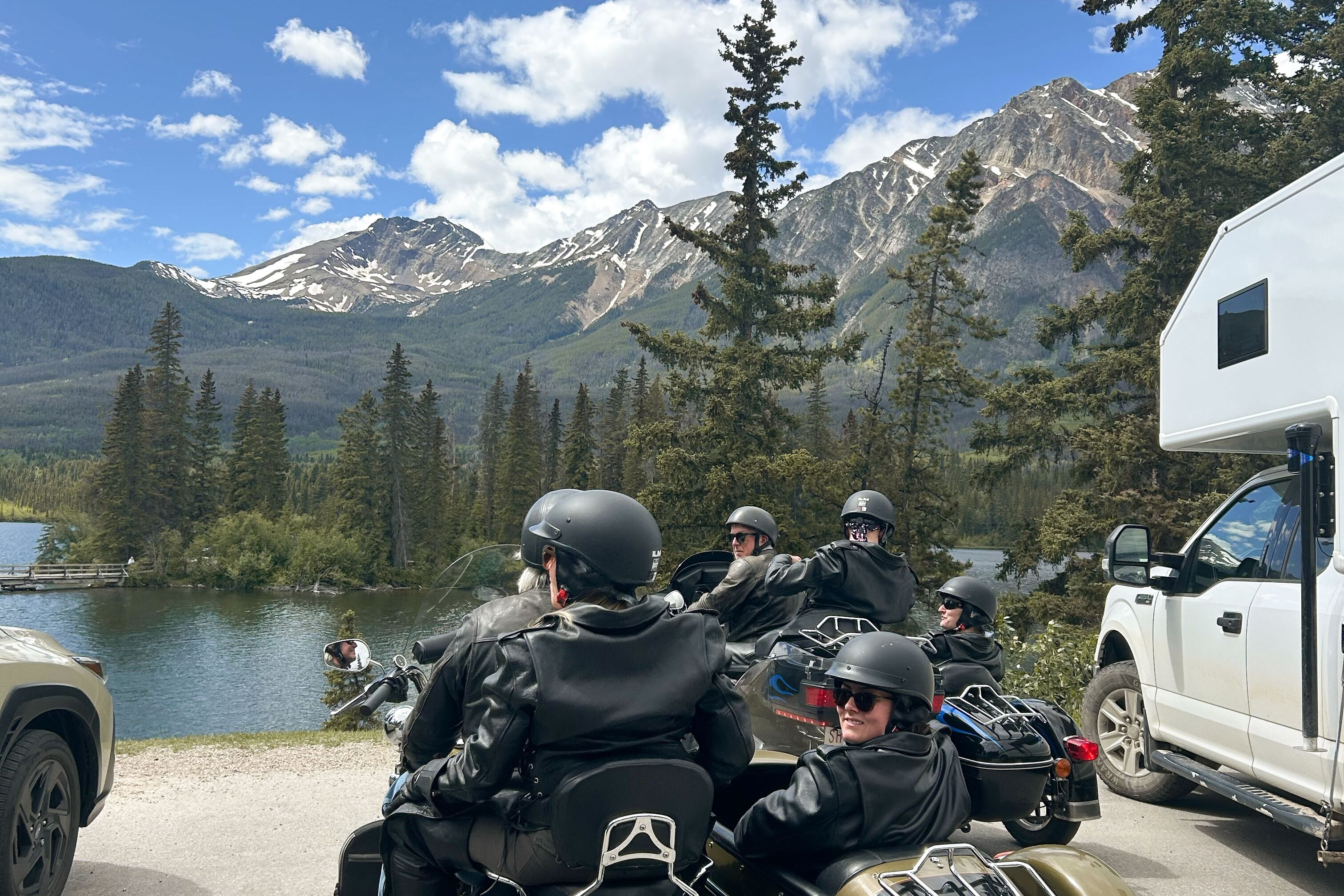 Harley Tour am Pyramid Lake in Jasper