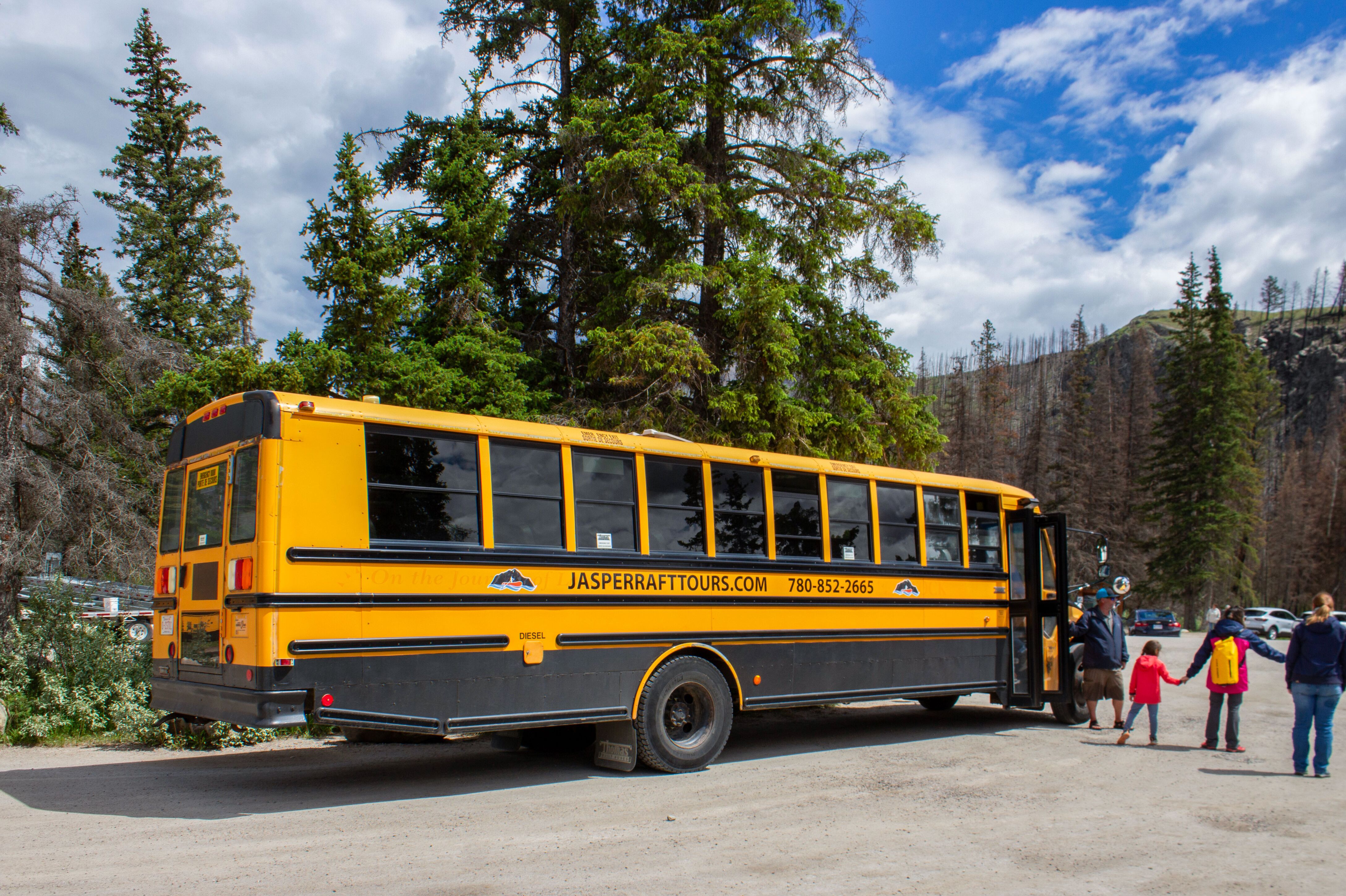 Jasper Schulbus zur Floating Tour in Jasper