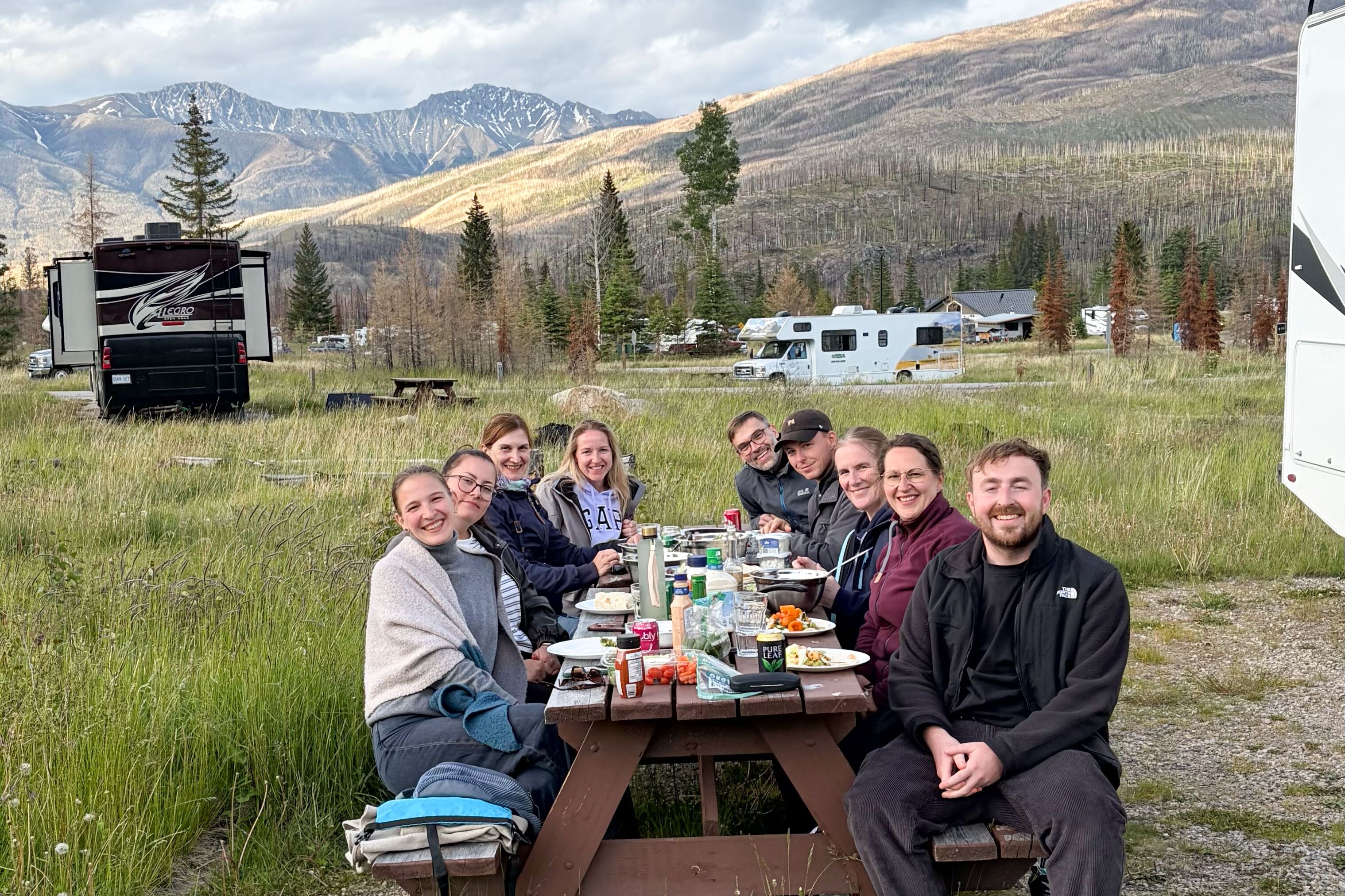 CANUSA Reisegruppe auf dem Whistlers Campground im Jasper National Park