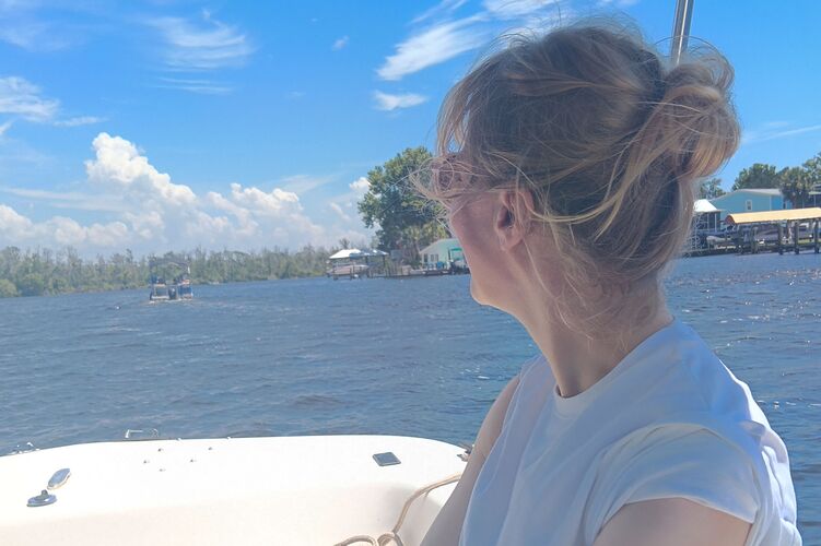 Svenja auf einer Bootsfahrt auf dem Homosassa River
