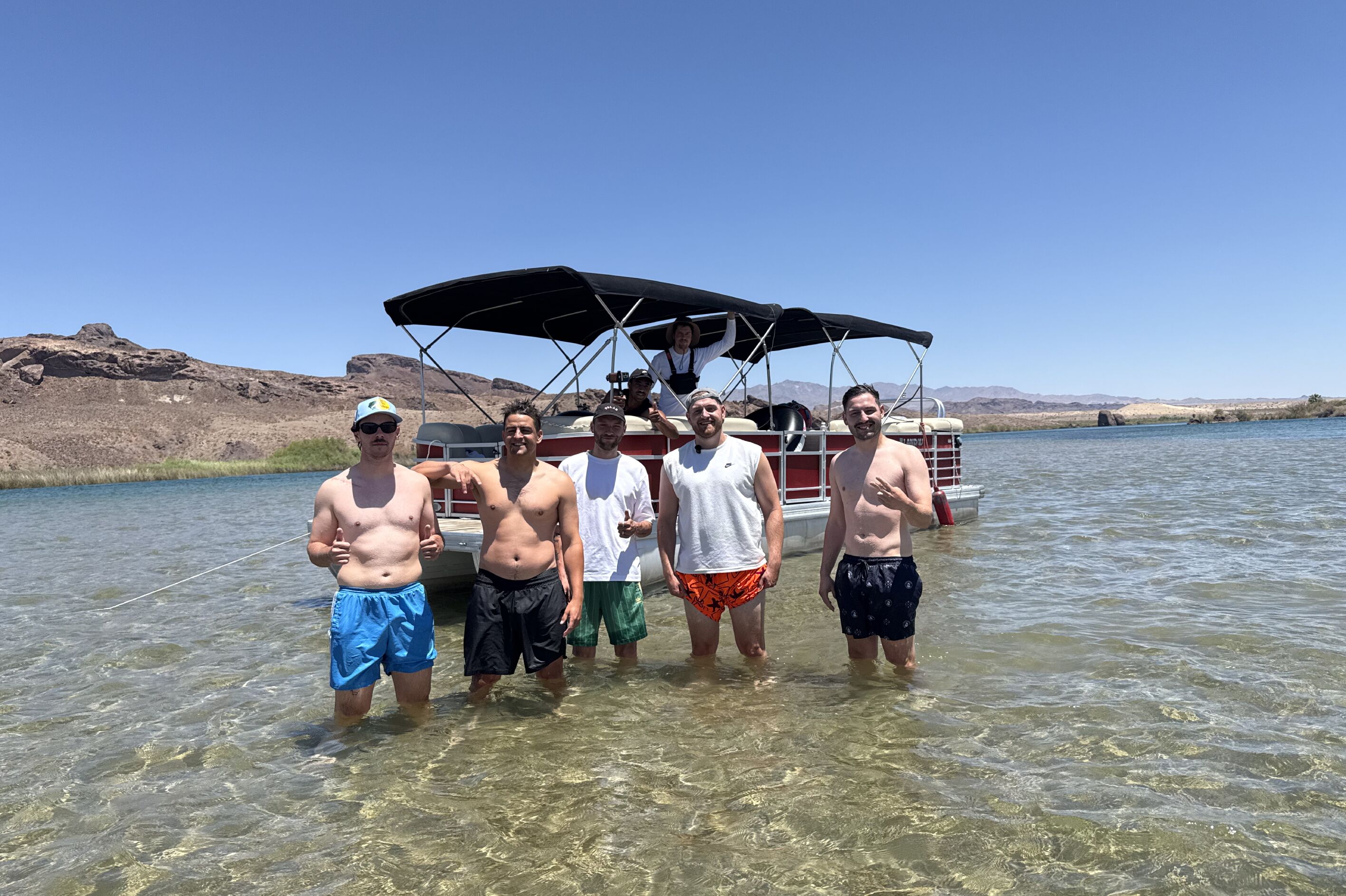 Creator mit Boot im Colorado River bei Needles, Kalifornien