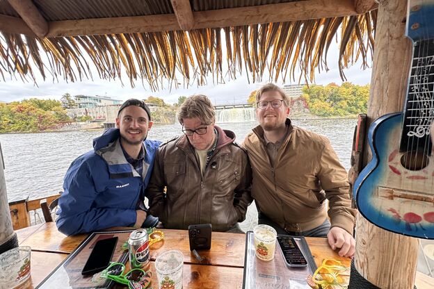 Sep, Brammen und Peter auf Tiki-Kreuzfahrt in Ottawa Sep, Brammen und Peter auf Tiki-Kreuzfahrt in Ottawa