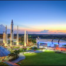 ausflug/florida/kennedyspacecenter/exterior-rocket-garden-at-sunset.cr3797x3798-1058x0 ausflug/florida/kennedyspacecenter/exterior-rocket-garden-at-sunset.cr3797x3798-1058x0