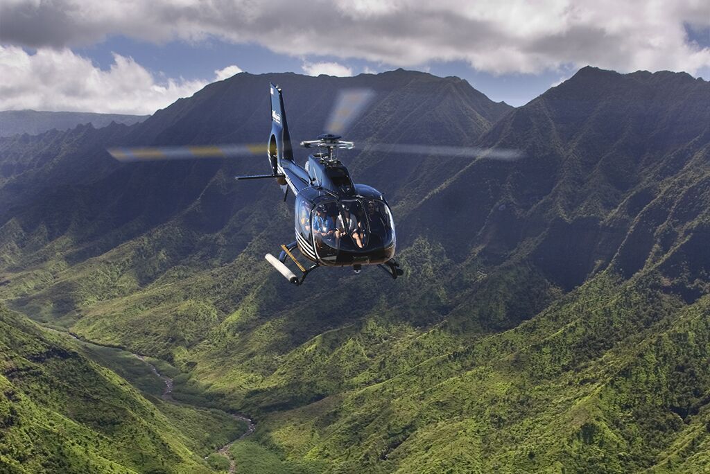 Helikopter überm Waimea Canyon auf Kauai, Hawaii Helikopter überm Waimea Canyon auf Kauai, Hawaii
