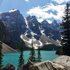 Der herrliche Blick auf den Moraine Lake