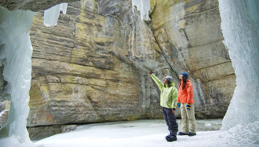 Icewalk im Malligne Canyon in Jasper, Alberta Icewalk im Malligne Canyon in Jasper, Alberta