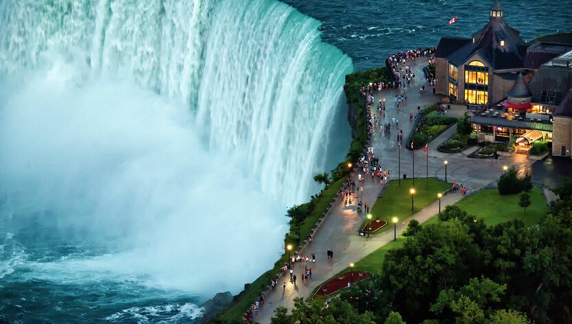 Drohnenaufnahme der Niagara Fälle