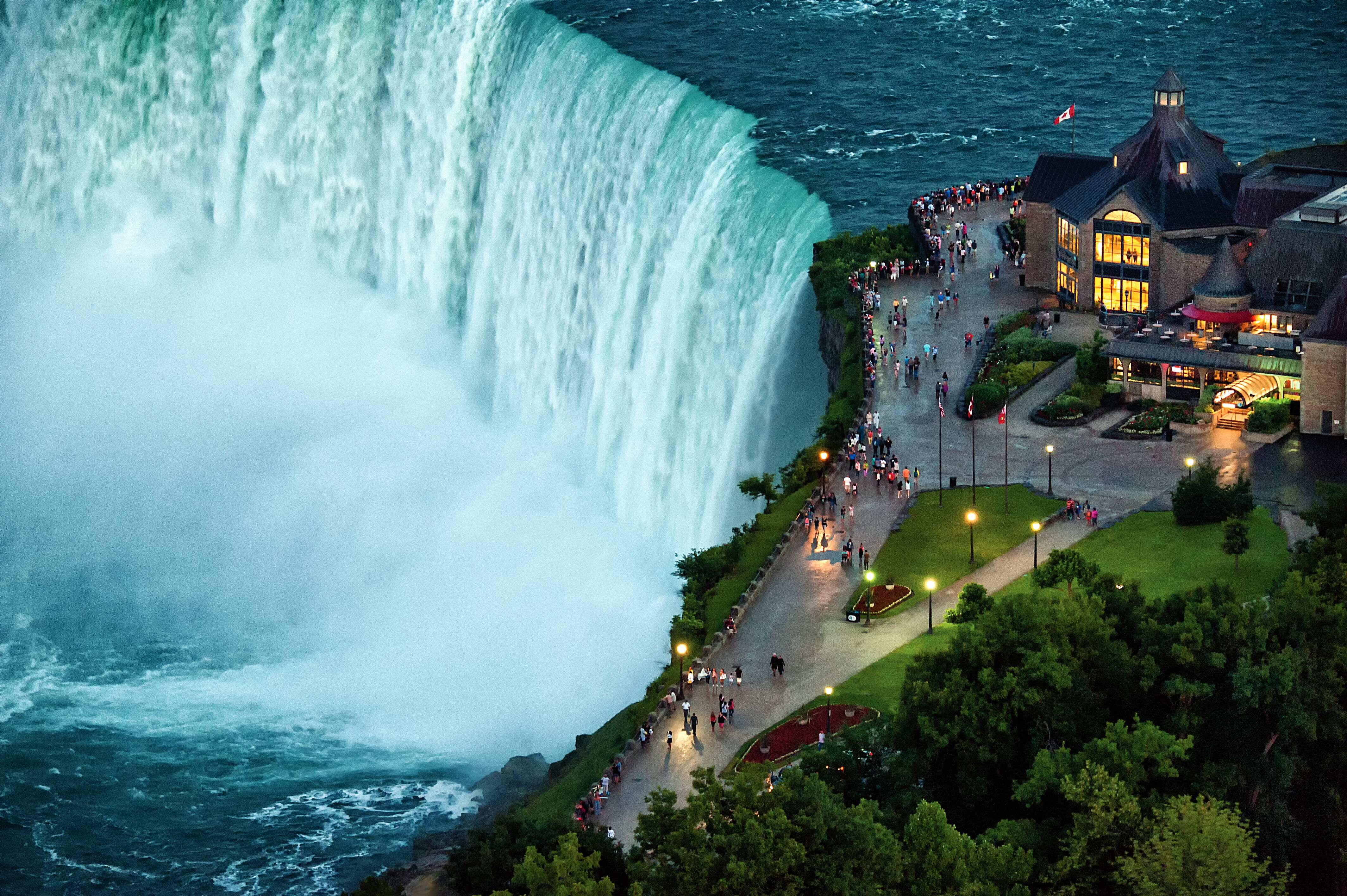 Drohnenaufnahme der Niagara Fälle