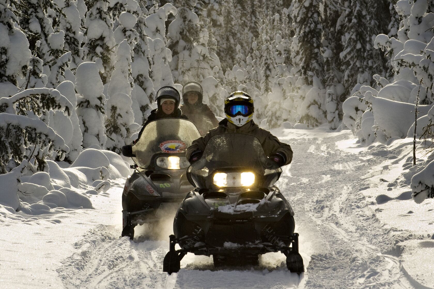 Schneemobil fahren in Sun Peaks in British Columbia