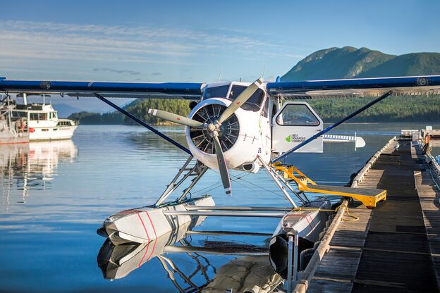 Ein Wasserflugzeug der Harbour Air im Hafen von Sechelt in British Columbia Ein Wasserflugzeug der Harbour Air im Hafen von Sechelt in British Columbia
