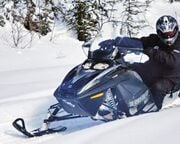 ausflug/kanada/wet-n-wild-adventures/schneemobil-blau.cr590x258-0x81 ausflug/kanada/wet-n-wild-adventures/schneemobil-blau.cr590x258-0x81