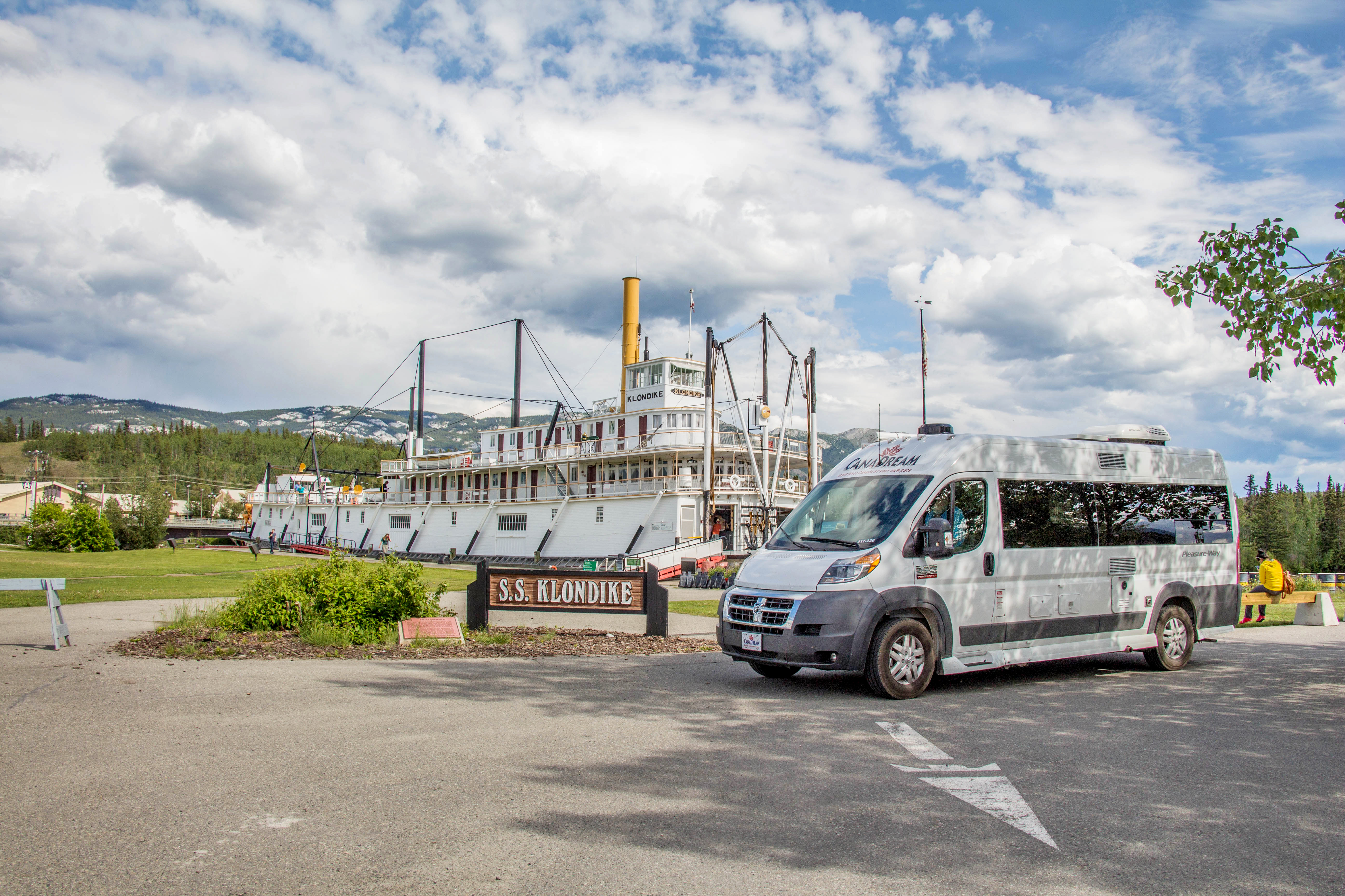 Die Seitenansicht eines CanaDream DVC Modell in Whitehorse, Yukon