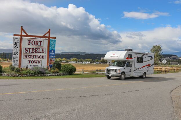 Unterwegs mit einem Maxi Motorhome Camper von CanaDream in Fort Steele Heritage Town in British Columbia Unterwegs mit einem Maxi Motorhome Camper von CanaDream in Fort Steele Heritage Town in British Columbia