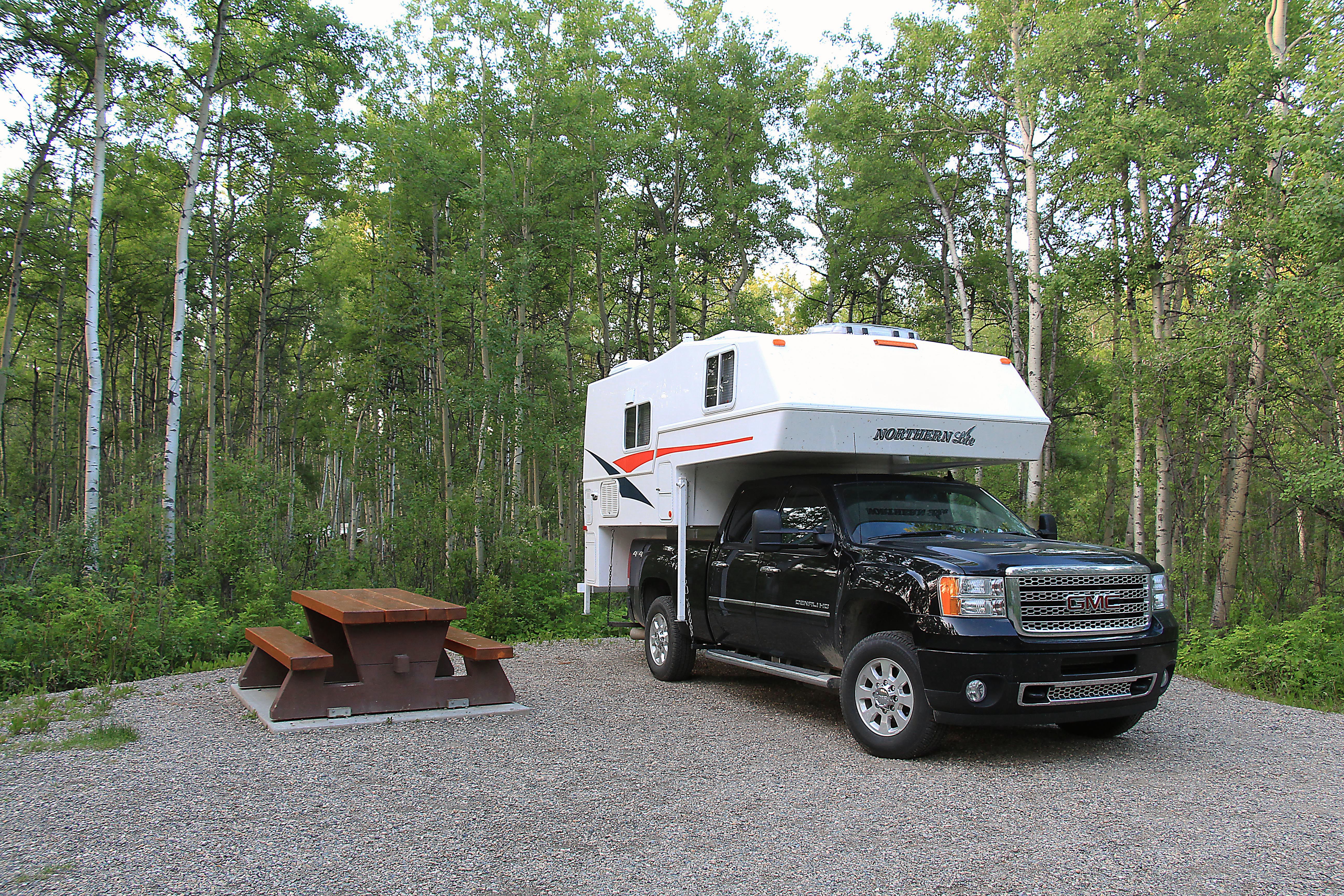 Westcoast Mountain Campers AuÃŸenansicht Truck Camper tca