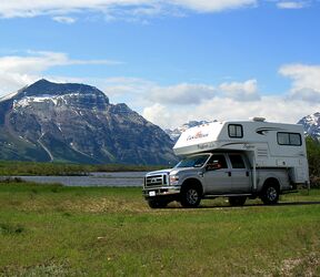 Truck Camper TC-A in der Naehe vom Waterton Park