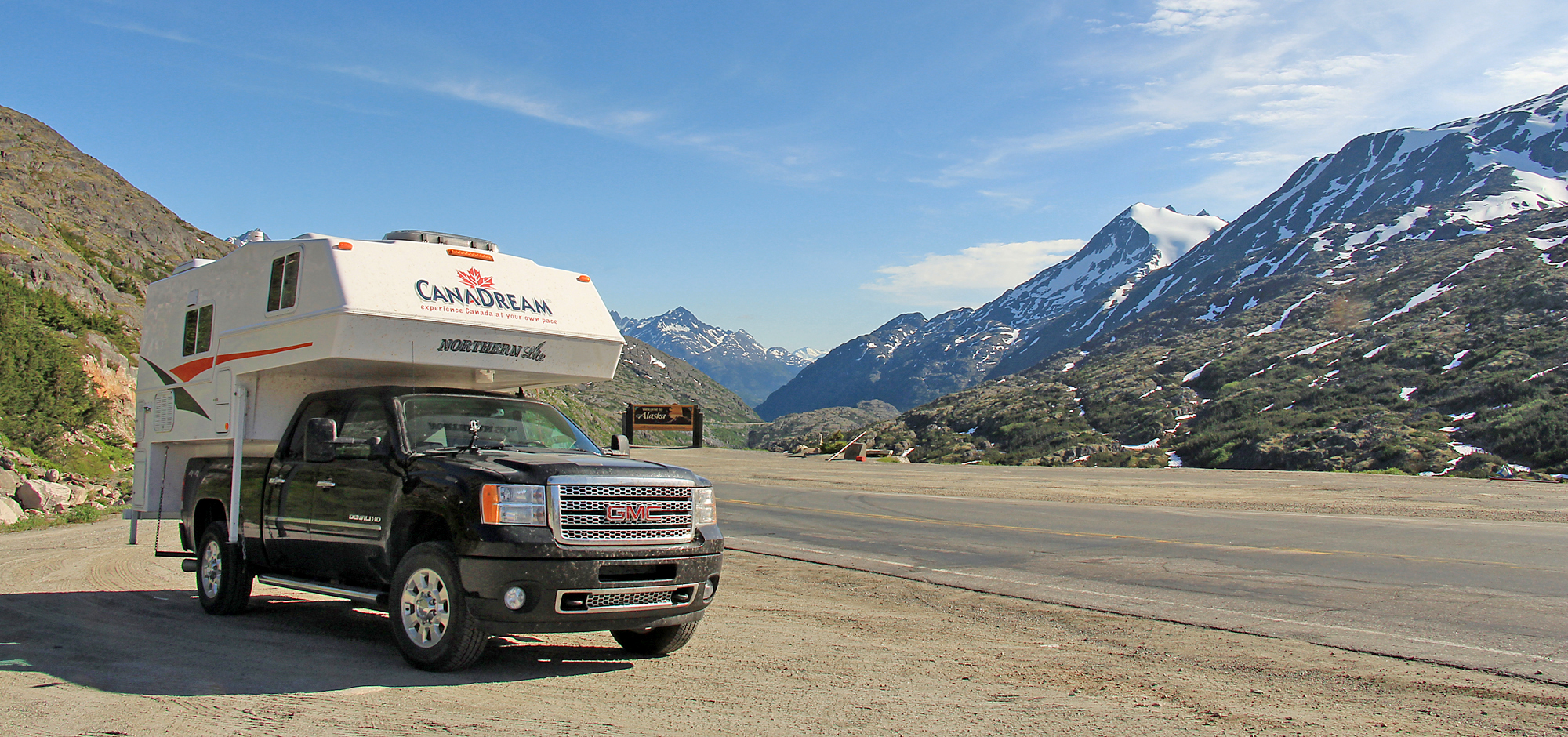 Ein CanaDream TCA Truck Camper auf dem Klondike, Yukon