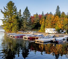 Canadream SVC im Algonquin Provincial Park im Herbst, Ontario Canadream SVC im Algonquin Provincial Park im Herbst, Ontario