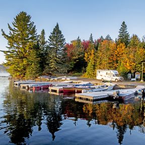 Canadream SVC im Algonquin Provincial Park im Herbst, Ontario