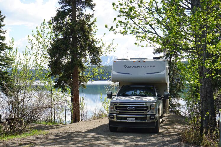 Am malerischen Fox Lake mit dem Camper von Fraserway