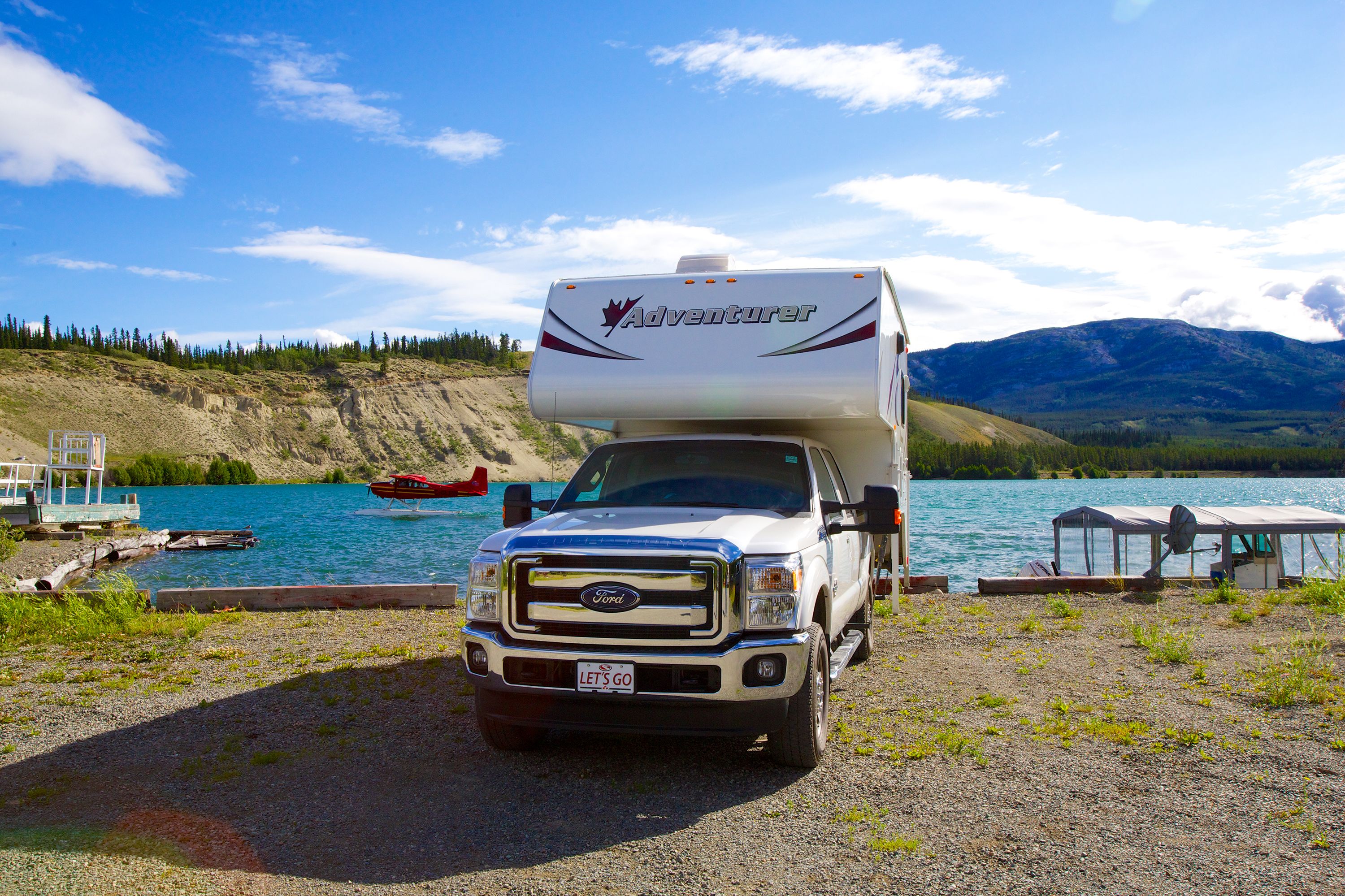 Wohnmobil am Schwatka Lake in Yukon, Canada