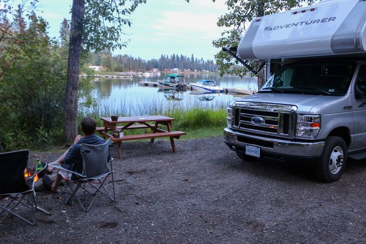 Camping au dem Loon Bay Resort Campground am Sheridan Lake mit dem C22 von Fraserway