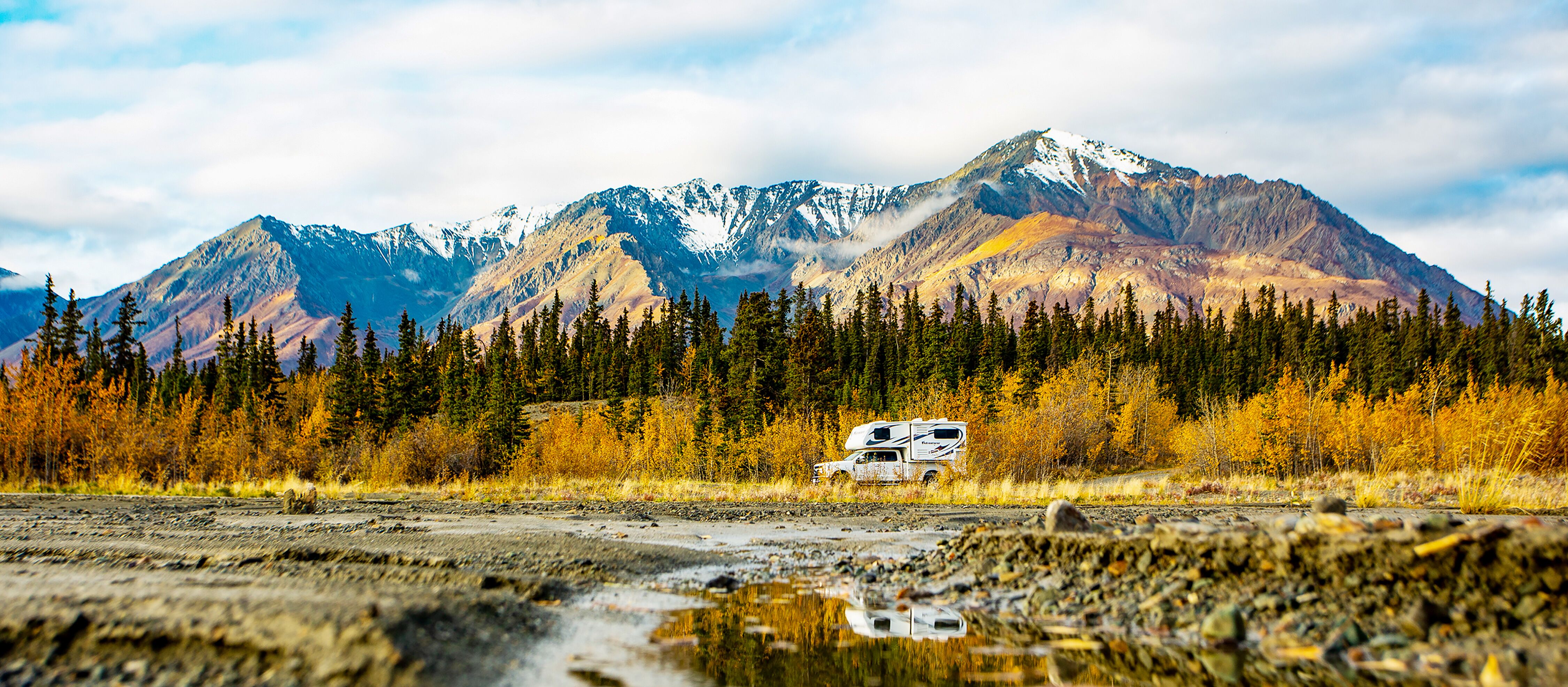 Truck Camper Bunk von Fraserway RV im Yukon