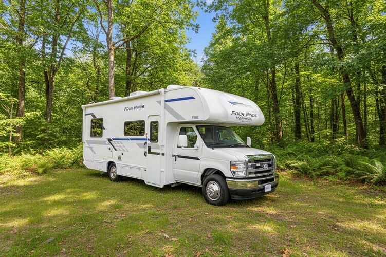 Fahrzeug Medium C-Medium Plus von Meridian RV in der Außenansicht