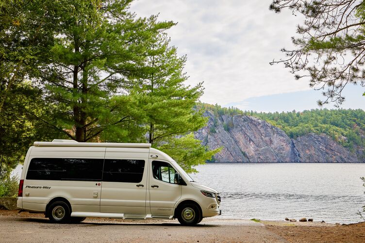 Seitenansicht Camper The Fox B22