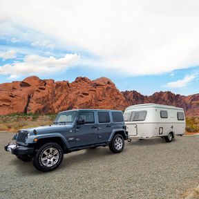 Jeep mit Trailer von Best Time RV