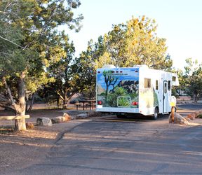 Camper von Cruise America auf dem Campground des Coral Pink Sand Dunes State Park