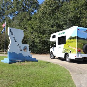 Die RÃ¼ckansicht des C-19 von Cruise America in Louisiana