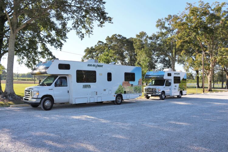Der C-19 von Cruise America in Oak Alley