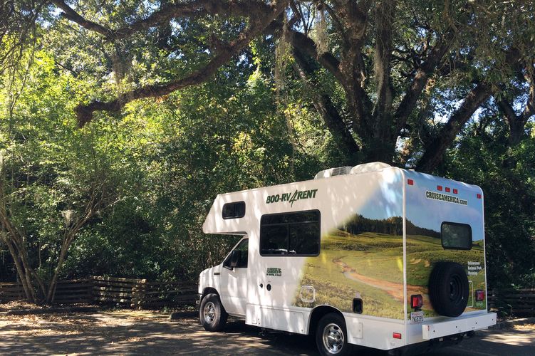 Der C-19 von Cruise America in Oakley Plantation in West Feliciana Parish