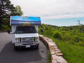 Mit dem C25 Camper von Cruise America den Blue Ridge Parkway in North Carolina erkunden Mit dem C25 Camper von Cruise America den Blue Ridge Parkway in North Carolina erkunden