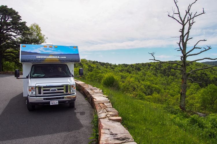 Mit dem C25 Camper von Cruise America den Blue Ridge Parkway in North Carolina erkunden