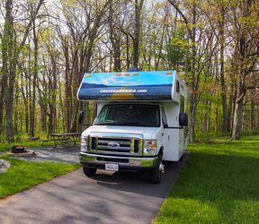 Der C25 Camper von Cruise America auf einem Campground im Shenandoah Nationalpark in Virginia